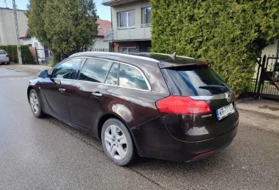 Opel Insignia cena 21500 przebieg: 210000, rok produkcji 2010 z Radom małe 121